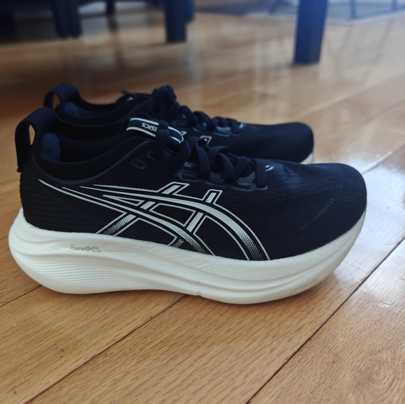 Asics Womens Gel Nimbus 27 1012B752 Black Running Shoes Sneakers Size 6 W - Picture 1 of 5